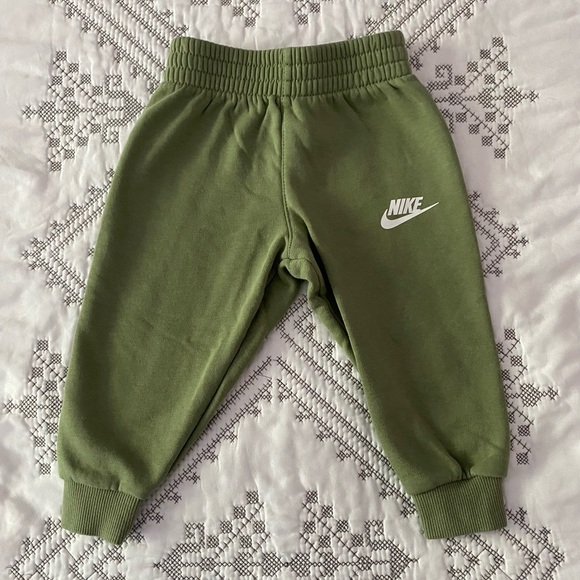Nike Fleece Pullover Hoodie & Joggers Set Size 2T BOY Include Hat and mittens. - Picture 5 of 7